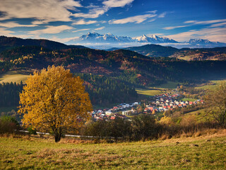 Panorama Tatr z Pienin Spiskich w jesiennym klimacie © filozofgrecki