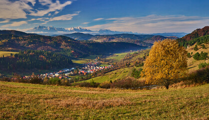 Panorama Tatr z Pienin Spiskich w jesiennym klimacie © filozofgrecki