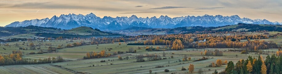 Podhale - panorama na Tatry.  © filozofgrecki