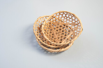 おしぼり置きに使う竹で編んだ目ザル