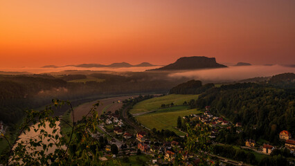 Die Elbe in der S&auml;chsischen Schweiz bei Sonnenaufgang