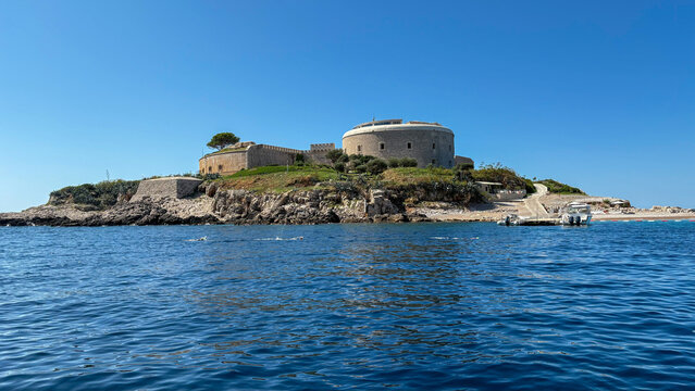 Ilha Mamula, pres&iacute;dio hist&oacute;rico