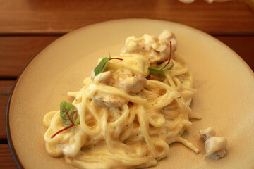 Creamy spaghetti carbonara pasta dish with chicken and fresh herb