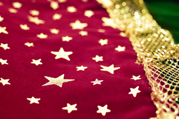 アンティークなクリスマスカラーの布のクローズアップ　レース　星柄