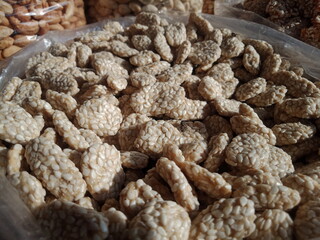 mixed nuts and dried fruits