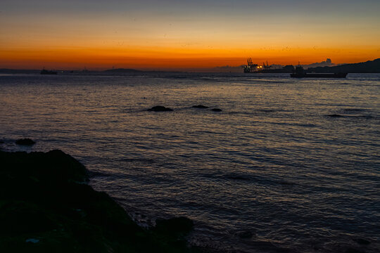 夜明け前の空白む頃の関門海峡20251122