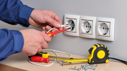 electrician working on electrician outlet 