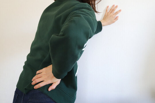 腰痛の女性