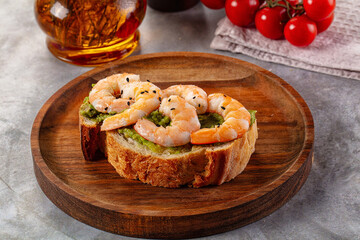 Sandwich with prawn and avocado