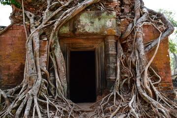 Obraz premium カンボジア シェムリアップ遺跡群 コー・ケー