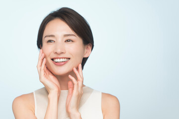 スキンケア/若く美しい女性のビューティーイメージ