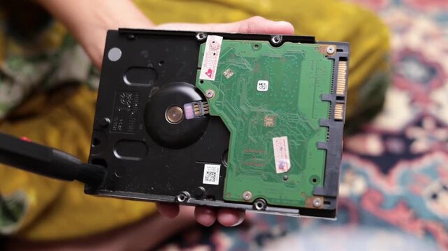 Cleaning 3.5 inch computer hard disk with a brush