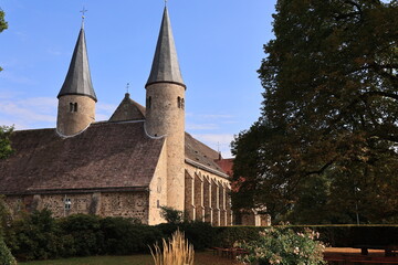 Blick auf Kloster Möllenbeck bei Rinteln im Weserbergland	