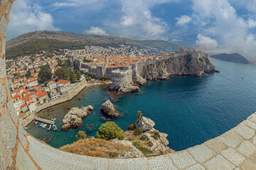 Obraz premium Walls of Dubrovnik with Puncjela Tower and Fort Bokar from the 15th century. Viewpoint Dubrovnik from Fort Lovrijenac or St. Lawrence Fortress built in 1018, Dubrovnik, Croatia