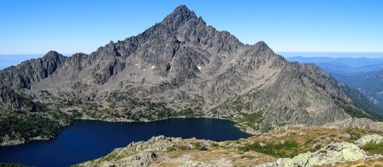 Obraz premium Majestic Vignemale Peak Overlooking Serene Lac de Gaube, Pyrenees National Park