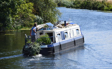 Fototapeta premium Narrow Boat on the river Ouse being used as home,