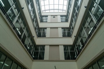 Obraz premium Modern Architectural Design of Indoor Atrium