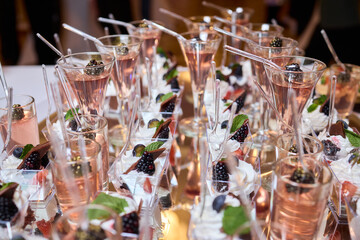 Elegant dining presentation, Sophisticated arrangement of canapes on stylish table setting, Exquisite black trays with gourmet delicacies showcased in upscale event ambiance