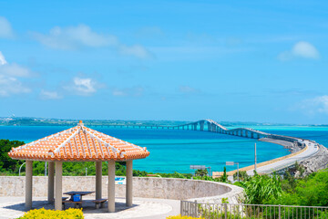 伊良部大橋を望む