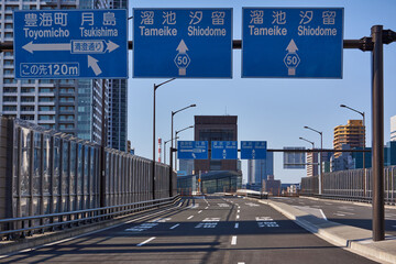 東京都　環二通り　月島警察署前交差点の景色 © osap1111
