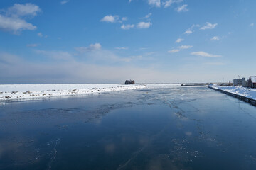 北海道　船上から見た網走港の流氷と帽子岩 © osap1111