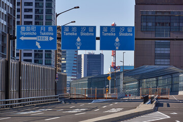 東京都　環二通り　月島警察署前交差点の景色