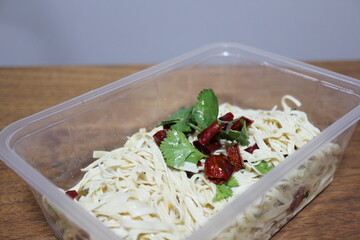 Food delivery: dougan (dried tofu) salad (Chinese cuisine)