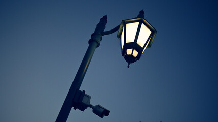 街路灯　宵の口