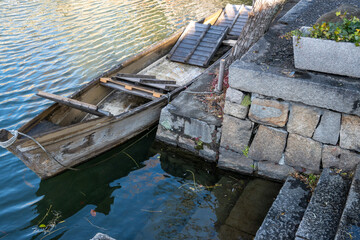 日本の岡山県倉敷市の白壁の美しいレトロな町並み