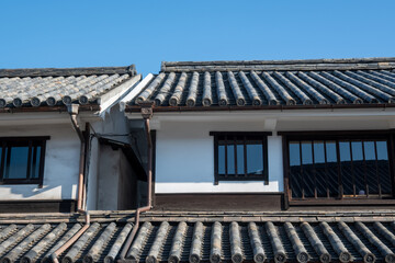 日本の岡山県倉敷市の白壁の美しいレトロな町並み