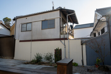 日本の岡山県倉敷市の白壁の美しいレトロな町並み