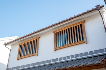 日本の岡山県倉敷市の白壁の美しいレトロな町並み