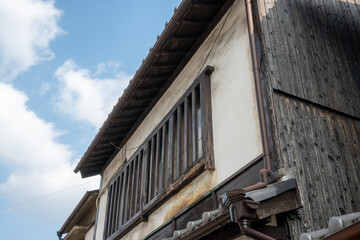 日本の岡山県倉敷市の白壁の美しいレトロな町並み