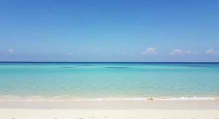 Fototapeta premium Blurred beach scene with clear sky