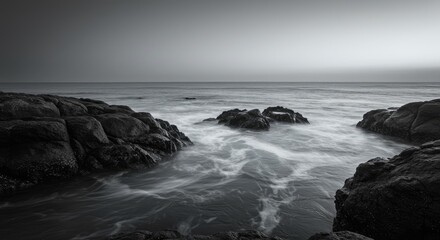Obraz premium Calm grayscale seascape with rocks
