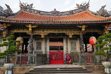 Lungshan or Longshan Temple in Taipei, Taiwan - 台湾 台北 龍山寺