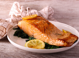 salmon fillet with spinach