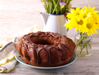 Banana ring cake with chocolate