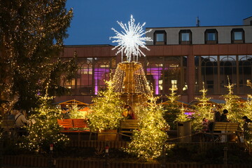 Weihnachtliche Stimmung vor dem Kurhaus Bad Homburg