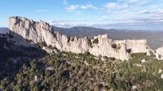 Ch&acirc;teau de Peyrepertuse dans l'Aude en France	