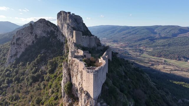 Ch&acirc;teau de Peyrepertuse dans l'Aude en France	