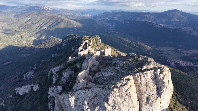Ch&acirc;teau de Peyrepertuse dans l'Aude en France	