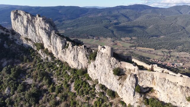 Ch&acirc;teau de Peyrepertuse dans l'Aude en France	