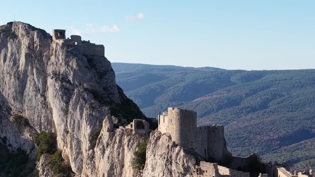 Ch&acirc;teau de Peyrepertuse dans l'Aude en France	
