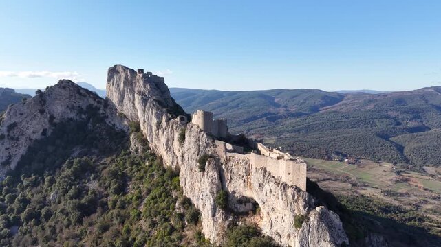 Ch&acirc;teau de Peyrepertuse dans l'Aude en France	