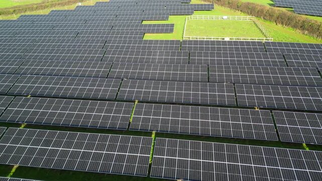 Coffinswell, South Devon, England: DRONE VIEWS: A solar panel farm surrounded by open countryside and farmland. Solar power is an integral part of the UK government's strategy for achieving net zero.