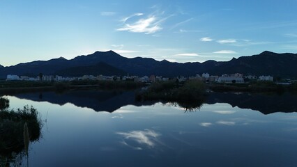 Humedales de Xeraco (Valencia), a los pies de la sierra del Mondúver.
