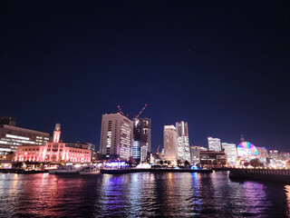 Fototapeta premium 臨海都市のみなとみらいの夜景