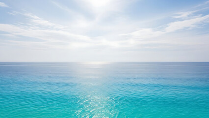 Obraz premium Bright turquoise ocean water and clear blue sky on a sunny day