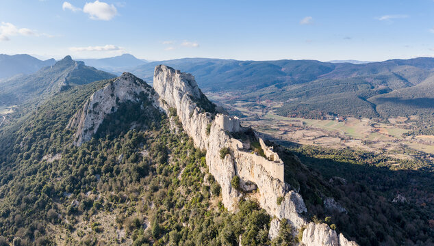 Ch&acirc;teau de Peyrepertuse dans l'Aude en France	